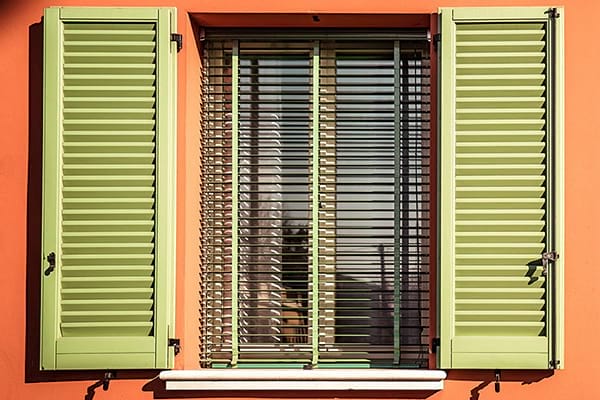 Volets battants pour maisons